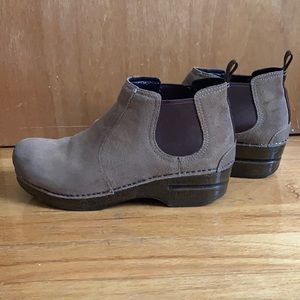 Dansko tan suede Frankie Chelsea boot